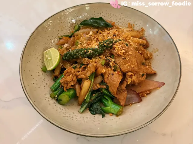 泰式醉貓炒黑毛豬肉手工卷粉