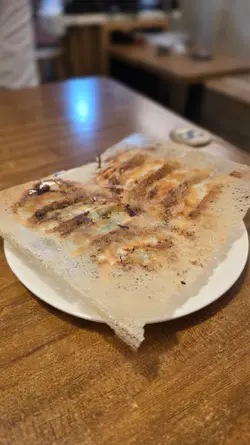 煎黑白松露拼韭菜饺