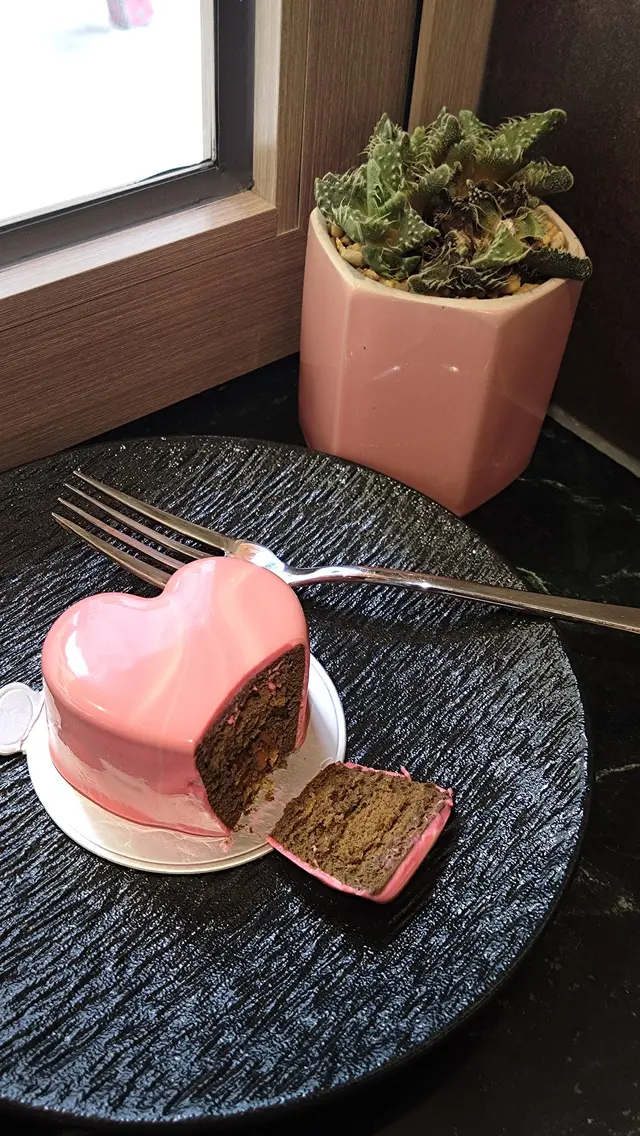 深揭色的海綿蛋糕,滲出鐵觀音的茶香