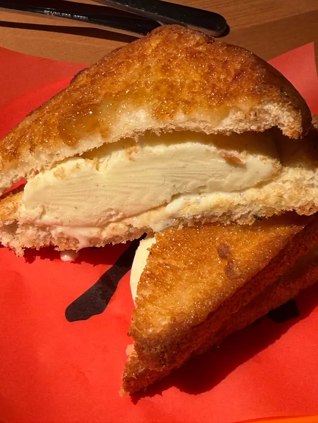 港式蜜糖多士夾雪糕