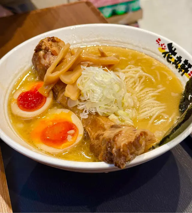 招牌原條豬軟晉拉麵&溏心蛋