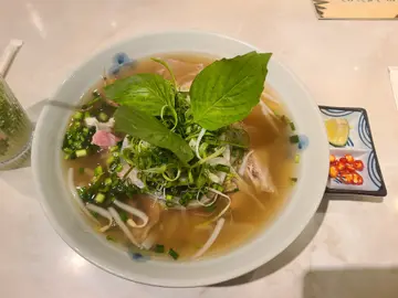 生牛肉牛腩片汤粉