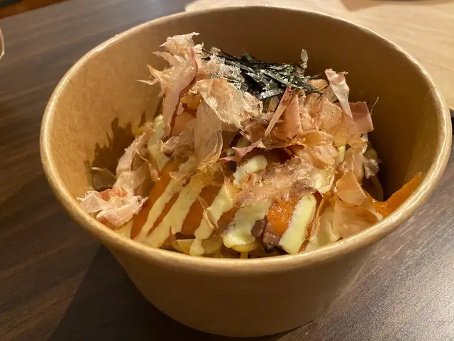 大阪燒意粉配芥辣沙律醬