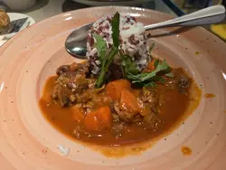 朋友的炆牛肋條紅米飯,相當不錯