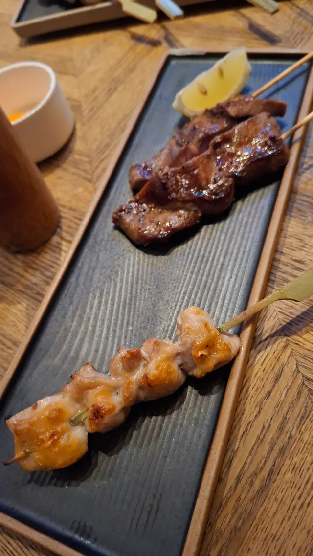 雞腿串+ 厚切牛舌串燒