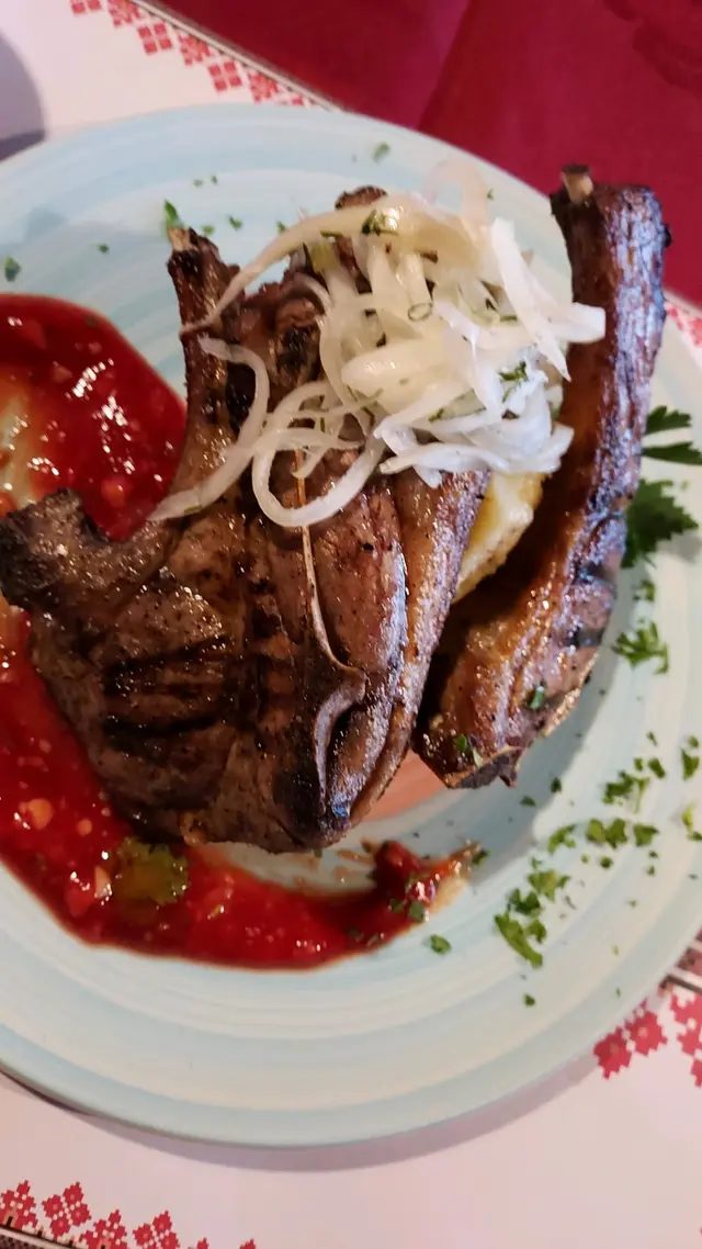 羊扒有口感，不太老。茄汁加點蒜蓉，味道尚可。