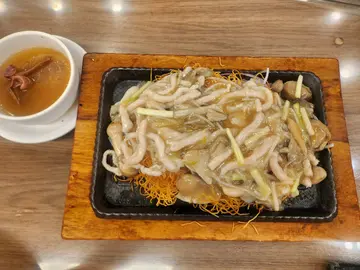 鮑汁韭黃肉絲炒麵