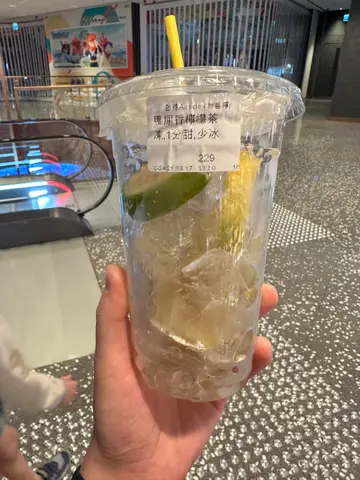 一啖就饮完既柠檬茶