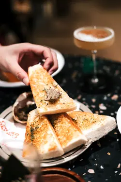 松葉蟹膏味噌甲羅燒配多士