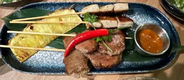 串烧(上:  猪肉  下:  牛舌芯)  grilled skewers (ox tongue, pork)