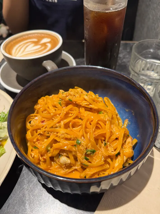 海膽蟹肉蒜辣意粉