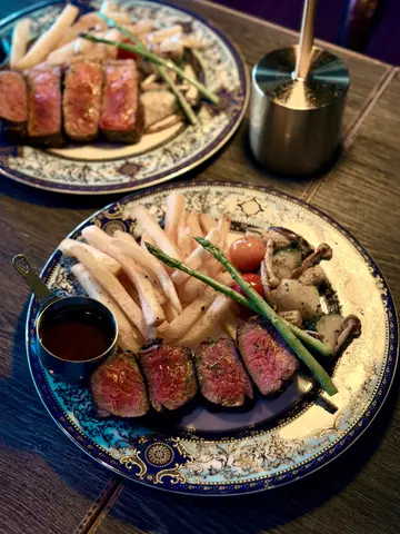 香煎纽西兰牛柳配薯菜