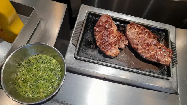 極上牛舌扒連Chill茜醬