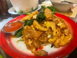 Thai Fried  Noodles  with  Chicken
