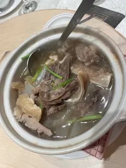 清汤崩沙腩 (Clear Soup Braised with Beef Brisket)
