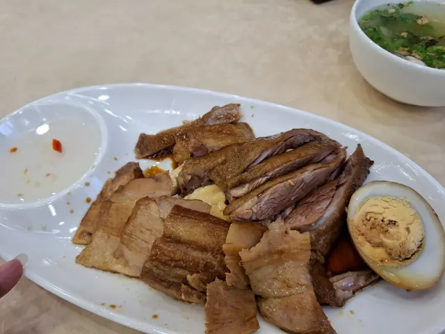 鵝肉拼五花肉飯