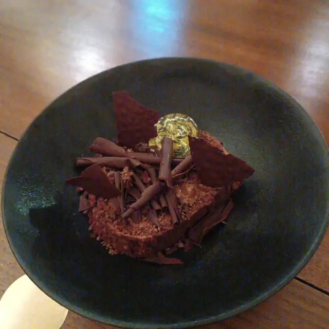 特色木化石朱古力蛋糕