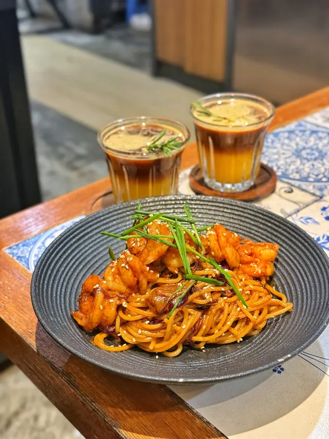 自家製蒜香四川醬 大蝦炒意大利粉