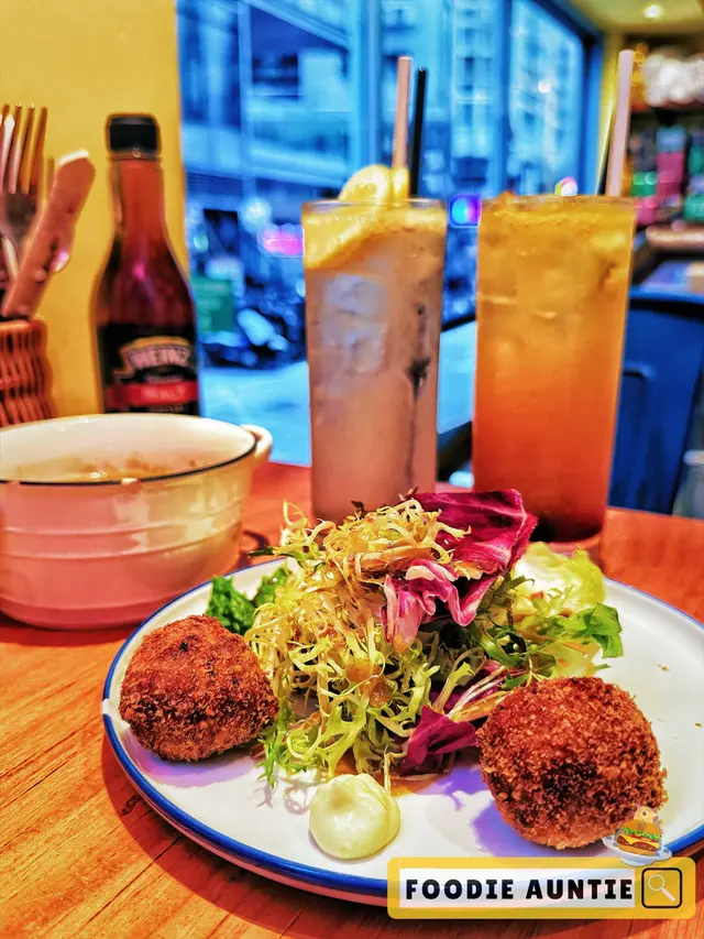 秘製炸蟹肉球配沙律