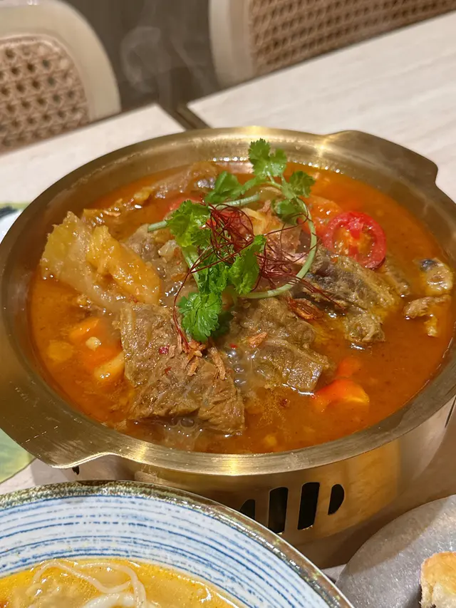 緬甸咖哩牛肋條配蒜蓉包