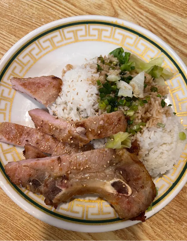 秘制豬扒飯配鮮蔥豉油汁