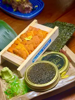 北海道原板海胆配鲟龙鱼子酱