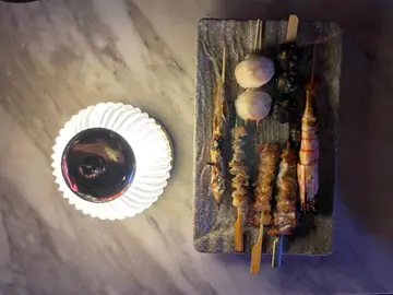 Chicken Skin Skewer 鸡皮 / Chicken Cartilage 鸡软骨 / Japanese Scallop Sashimi 烧刺身带子 / Capelin 日本多春鱼 / Pork Neck 猪颈肉 / Sepiida Sausages 墨鱼香肠 / Salt-Grilled Tiger Prawn 虎虾