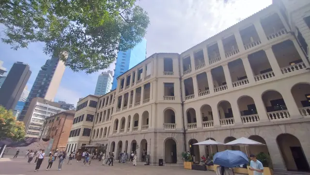 咖啡店位於大館營房地下,附近就是訪客中心,好容易就找到嘞