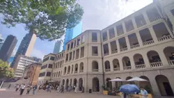 咖啡店位於大館營房地下，附近就是訪客中心，好容易就找到嘞