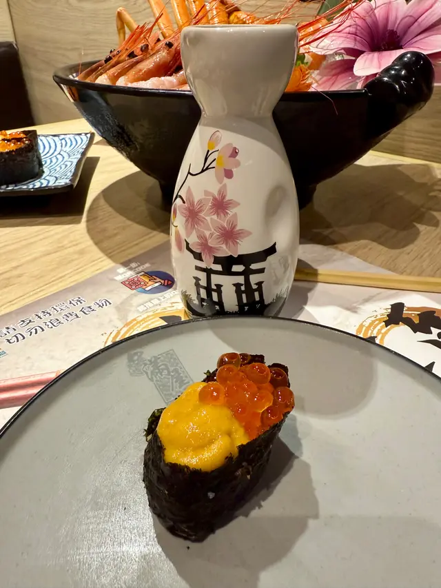 三文魚子海膽軍艦