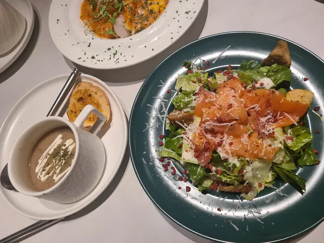 煙三文魚凱撒沙律