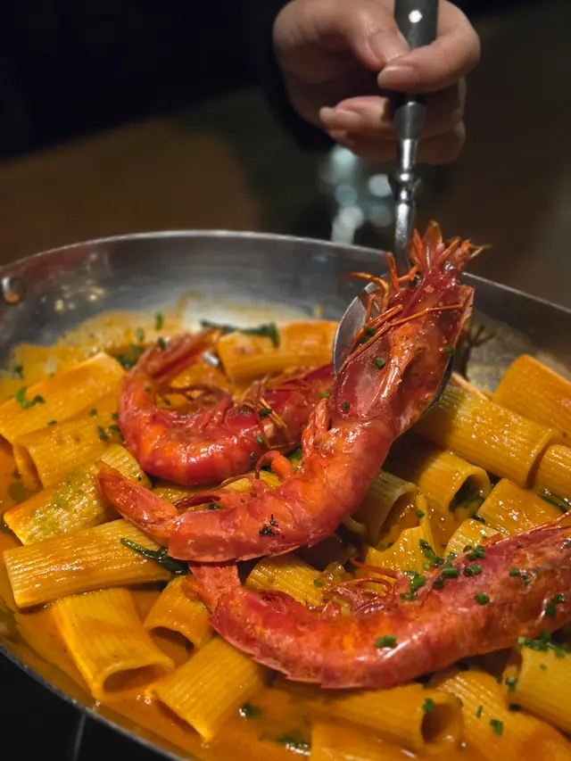 紅蝦龍蝦汁粗管麵 | Rigatoni Carabineros