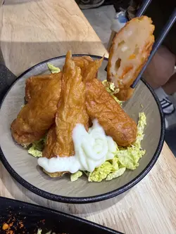 即炸墨鱼腐皮卷