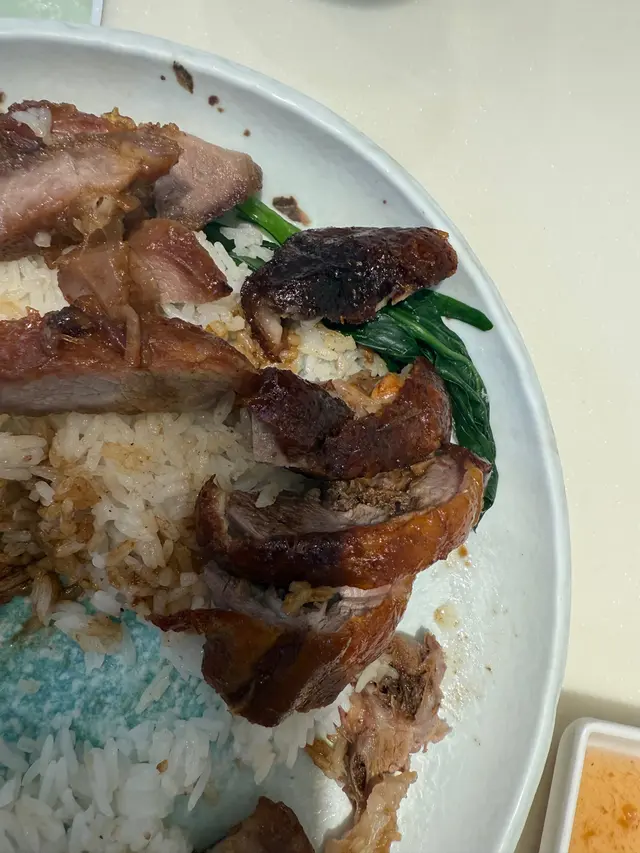 超難食，衰過街市燒味鋪，燒鵝好落硬掘掘極唔新鮮，塊皮彎好明顯係翻熱，真係大獲專賣燒味比d咁既野客食。