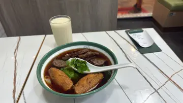 牛腱滷水雞翼湯刀削麵