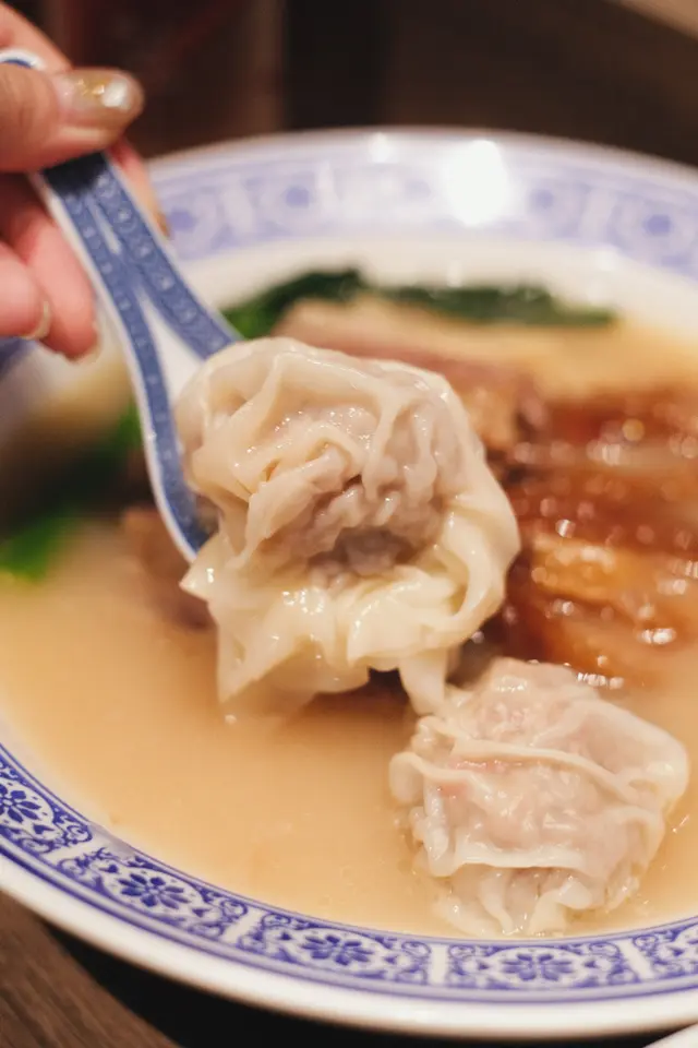 三拼 - 招牌櫻花蝦雲吞+秘制慢煮牛腩拼牛筋幼麵