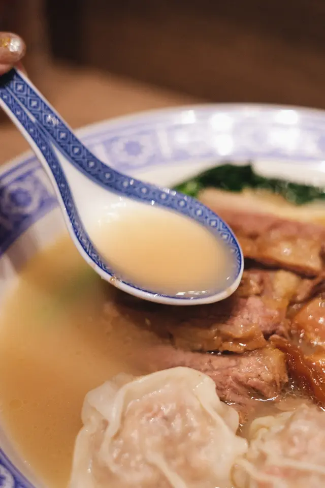 三拼 - 招牌櫻花蝦雲吞+秘制慢煮牛腩拼牛筋幼麵