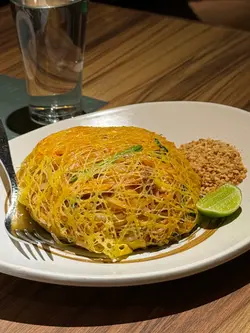 泰式蝦炒金y邊粉