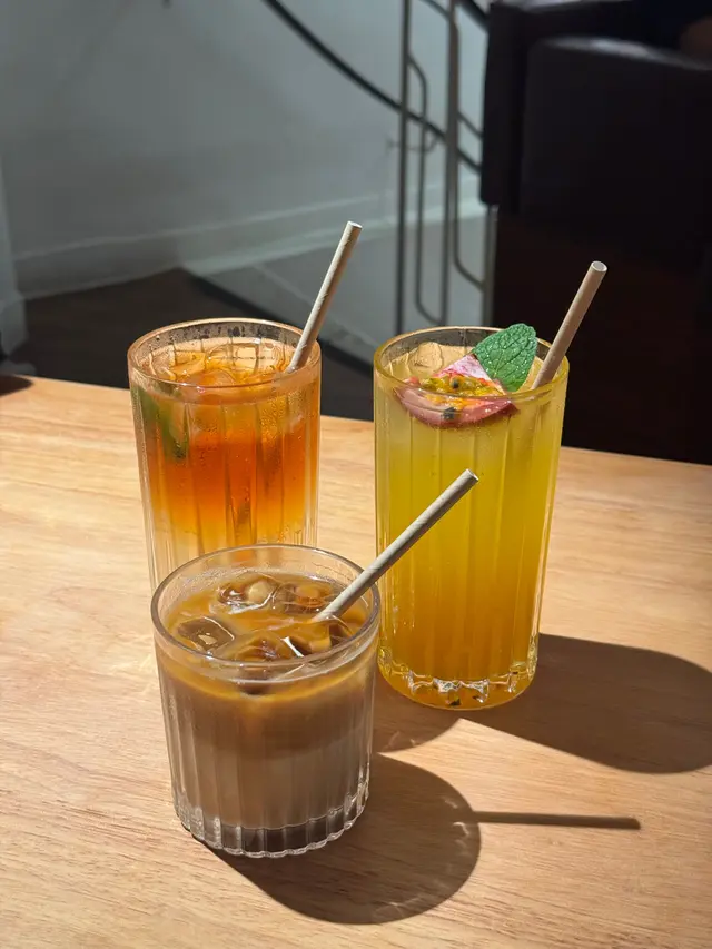 荔枝烏龍梳打,芒果熱情果梳打,凍latte