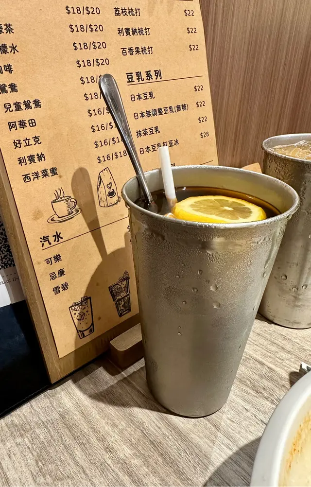 第一次去食覺得不錯，食完唔會好口乾. 份量大碗，花甲粉原來有1隻蟶子跟埋，唔要蟶子有其他選擇，非常不錯.  粉絲幼滑.😋😋

檸檬茶好大杯，味道不錯，只是飲筒較短，好難插檸檬。

整體不錯，會再去😊。

 

