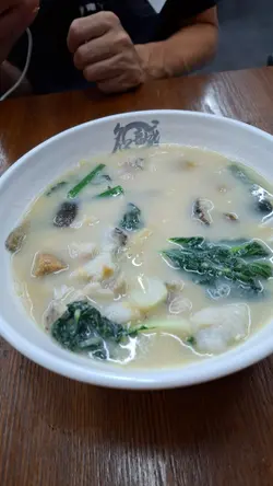 皮蛋芫荽脆魚片湯飯