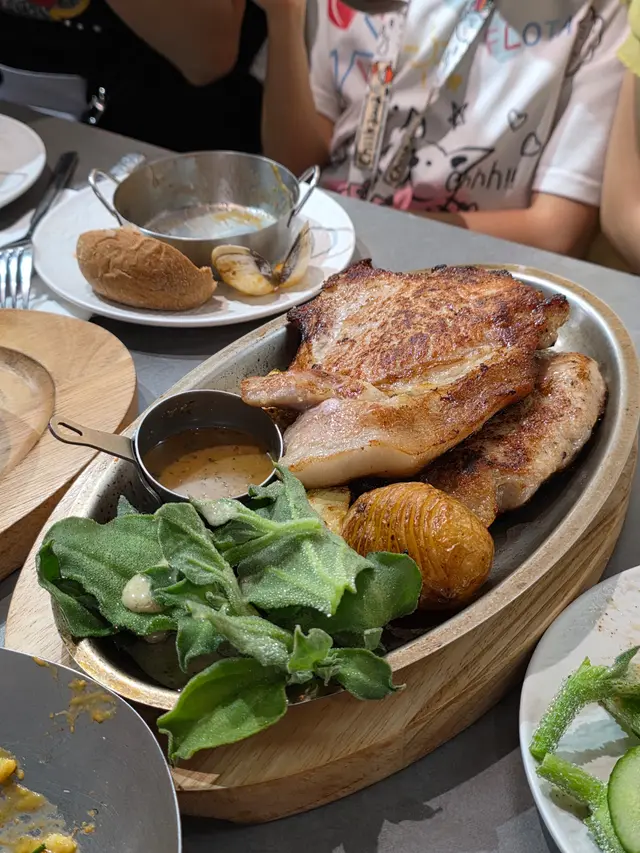 澳洲豬西冷(2件)配薯菜及甜薑汁