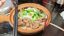 牛肉煲仔飯加蛋