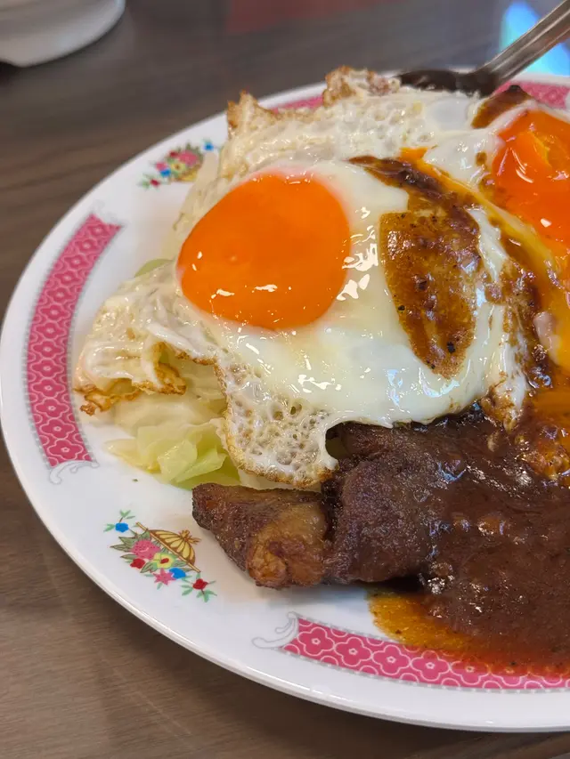 黑椒牛扒雙太陽蛋飯