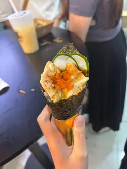 好食到喊嘅三文鱼手卷🥲 #香港美食 