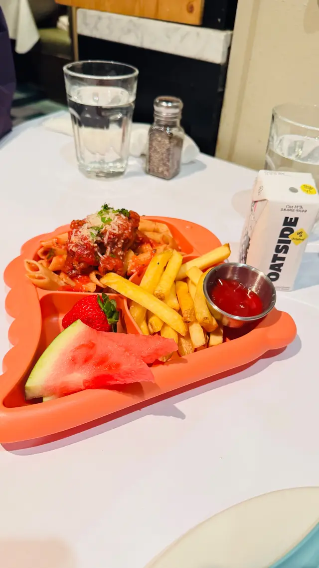 兒童套餐-炸雞翼鎚配長通粉