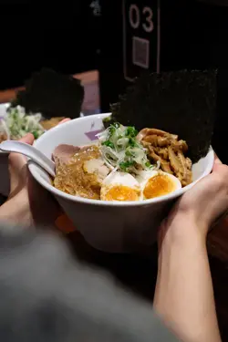 特盛魚介豚骨拉麵 