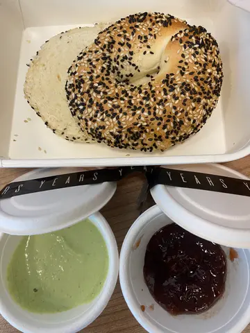 芝麻貝果香草豆腐芝士多啤利醬