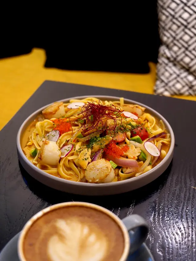 香煎帶子配樱花蝦龍蝦汁扁意粉