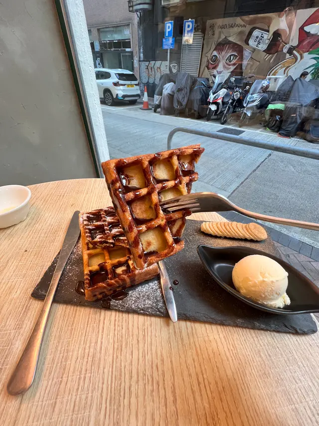 玉桂香蕉窩夫伴雪糕